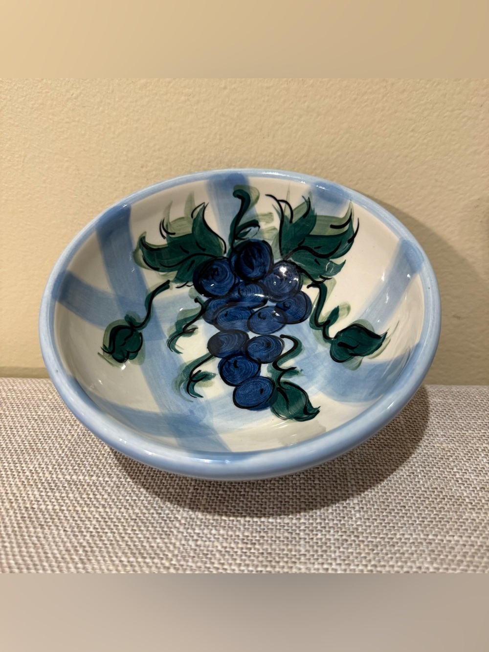 VTG 1994 Gail Pittman Hand Painted Blue Grapevine Pottery Bowl 5.5”